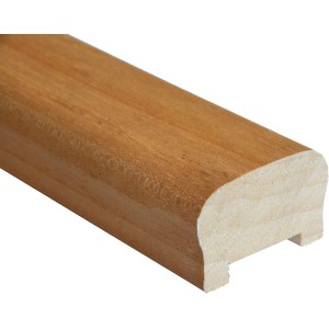 Corrimano in legno (Corrimano) in tonalità calda, vista dettaglio.