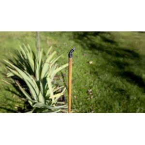 Sistema di microirrigazione in giardino. Irrigazione con t.b.t.