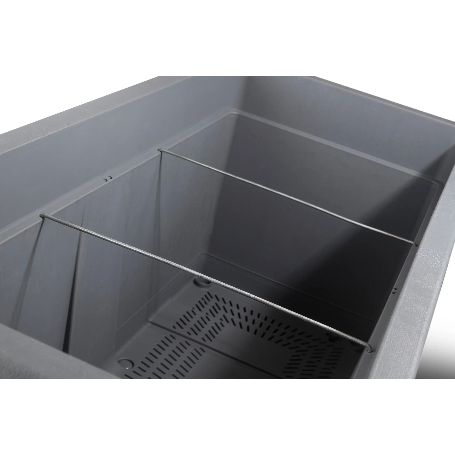 Vista interna del vaso per piante Deroma Cosmo bianco perla 78 cm con barre di rinforzo.