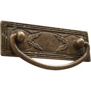 Maniglia per mobili color oro antico con decoro floreale per armadi e cassetti.