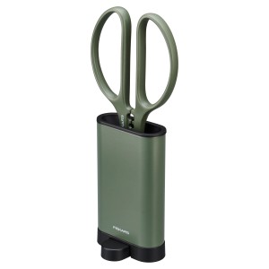 Cesoie da potatura Fiskars verdi con supporto per tagli puliti e conservazione pratica.