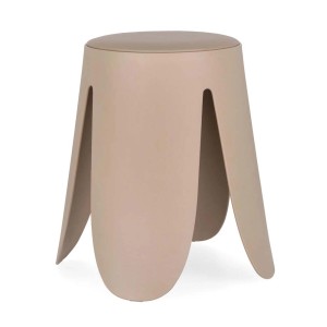 Sgabello/poggiapiedi beige t.b.t. dal design insolito per spazi abitativi.