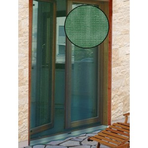 Zanzariera magnetica verde per porta di t.b.t. con telaio in legno.