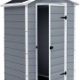 Casetta da giardino Keter Manor 4x3 grigio-bianca con porta aperta. Rimessa in plastica per attrezzi da giardino.