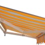 Tenda da sole t.b.t. a strisce arancio-grigie per protezione solare.