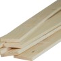 Listelli piallati in legno chiaro.