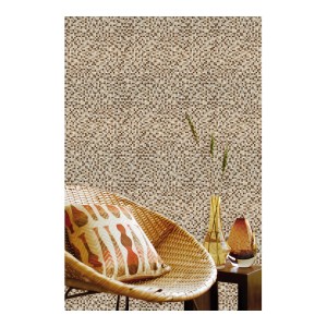 Rivestimento parete con piastrelle a mosaico, sedia e decorazioni. t.b.t.
