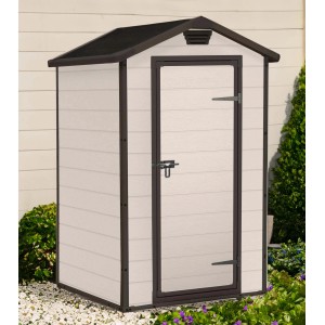 Piccola casetta da giardino in plastica beige con tetto e porta marroni. Ideale per riporre gli oggetti in giardino.