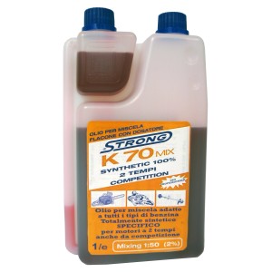 Olio per motori a 2 tempi Strong per motoseghe, flacone da 1 litro con dosatore.