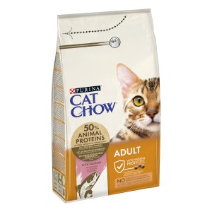 Purina Cat Chow Adult cibo secco per gatti con salmone in sacco.