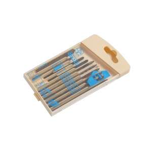 Set di diverse lame per seghe a coda t.b.t. in confezione di plastica.