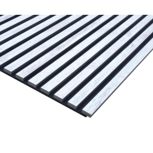 Pannelli fonoassorbenti t.b.t. con listelli in legno e feltro nero.