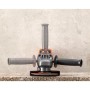 Smerigliatrice angolare a batteria Black+Decker 18V con impugnatura ausiliaria per smerigliare e tagliare.
