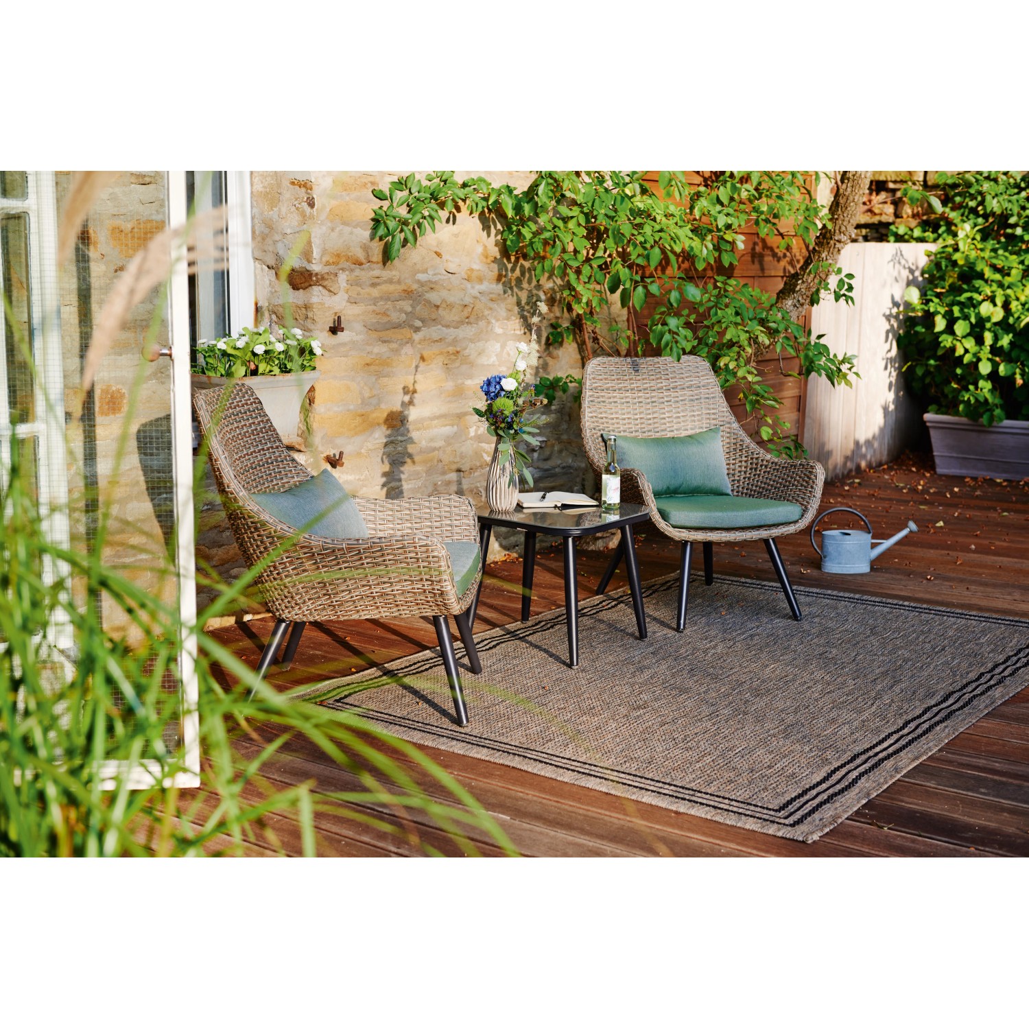 Set di mobili da balcone Aliceville a 3 pezzi in polyrattan verde-grigio con tavolo e sedie.
