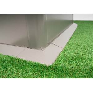 Bordo Biohort L200 in grigio quarzo metallizzato su aiuola rialzata su prato.