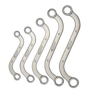 Set di chiavi meccaniche ad anello di diverse dimensioni.