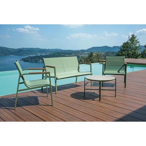 Set mobili da giardino t.b.t. con divano, sedie e tavolo su terrazza in legno.