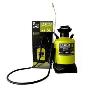 Pompa a pressione verde con lancia e tubo. Ideale per giardino e cura delle piante.