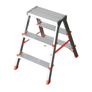 t.b.t. Scala in alluminio a tre gradini per uso interno.
