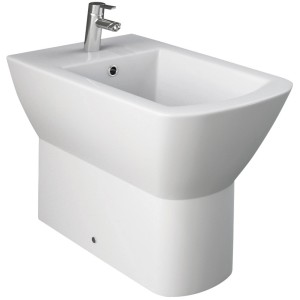 Bidet t.b.t. bianco con rubinetto, vista frontale.