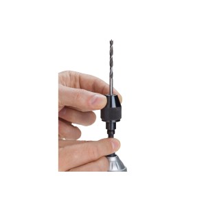 Mandrino autoserrante LUX M 6,3 mm con punta da trapano in azione.