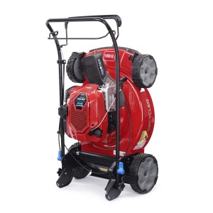 Dettaglio di un tosaerba rosso t.b.t.