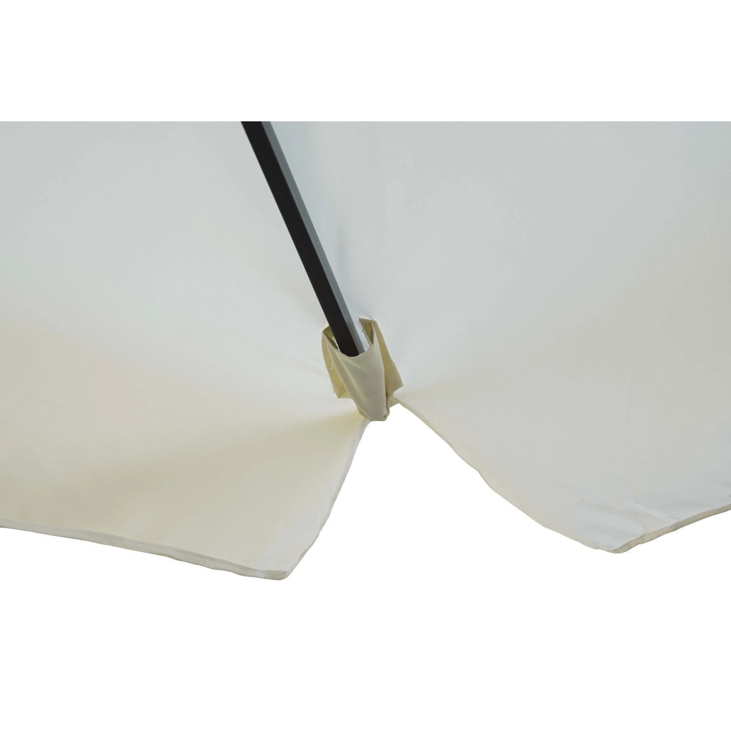 Dettaglio di un ombrellone a braccio t.b.t., focus su palo e tessuto del telo.