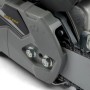 Dettaglio di una motosega t.b.t. grigia con catena e protezione.