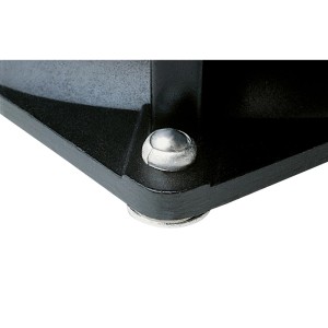 Primo piano di un rivetto cieco multi-range LUX (3,2 mm x 9,5 mm) su una superficie nera.