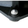 Primo piano di un rivetto cieco multi-range LUX (3,2 mm x 9,5 mm) su una superficie nera.