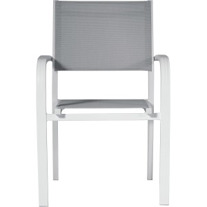 Sedia da giardino grigia con struttura bianca.