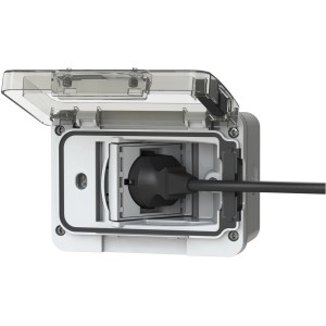 Presa esterna t.b.t. con coperchio aperto e spina inserita.