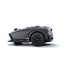 Robot tagliaerba grigio con ruote nere.