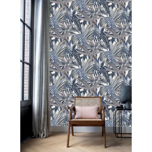 Carta da parati decorativa con motivo a foglie blu-grigio in soggiorno.