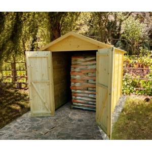 Casetta in legno Rubia chiara con doppie porte aperte in giardino, con pellet. Ideale per attrezzi.