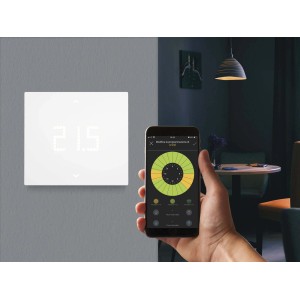 Termostato t.b.t. a parete, controllato tramite app per smartphone.