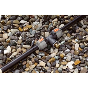 Valvola di drenaggio Gardena con filettatura da 19 mm (3/4) per sistemi di irrigazione su letto di ghiaia.