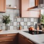 Adesivi per piastrelle da parete t.b.t. in cucina con mix di motivi.