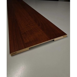 Pannello in legno scuro per accessori per porte.