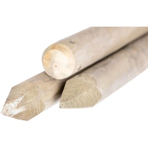 Pali in legno per recinzioni, naturali e appuntiti.