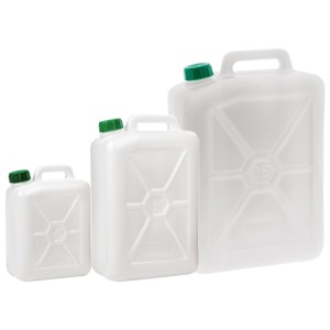 Taniche bianche di diverse dimensioni con tappi verdi.