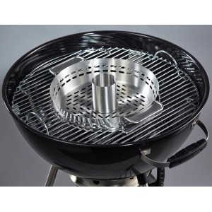 Girarrosto per pollo Jamestown in acciaio inox su griglia, utensile barbecue per pollo croccante.