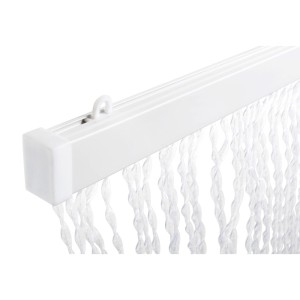 Dettaglio di una tenda per porta t.b.t. bianca con sospensione.