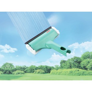 Leifheit Lavavetri 3 in 1 Mini, verde menta, con rivestimento in microfibra e labbro in gomma su cielo blu.