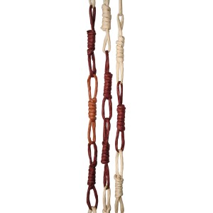 Dettaglio di una tenda per porta t.b.t. con elementi in corda marrone e beige.