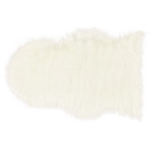 Tappeto t.b.t. bianco e folto della categoria Tappeti a pelo lungo.