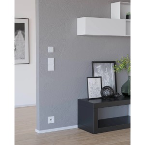 Interruttore a parete Eglo Connect Zigbee bianco su parete grigia del soggiorno.