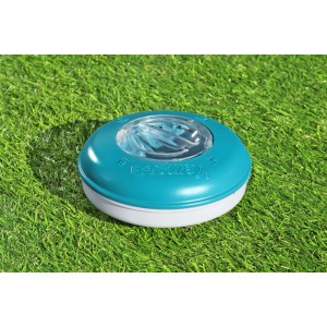 Galleggiante dosatore Bestway rotondo turchese e bianco con coperchio trasparente su erba. Per prodotti piscina.