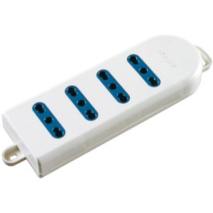 Multipresa bianca t.b.t. con quattro prese blu.