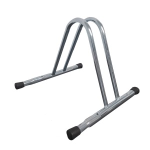 Portabici argento per 2 biciclette, ideale per un rimessaggio sicuro.